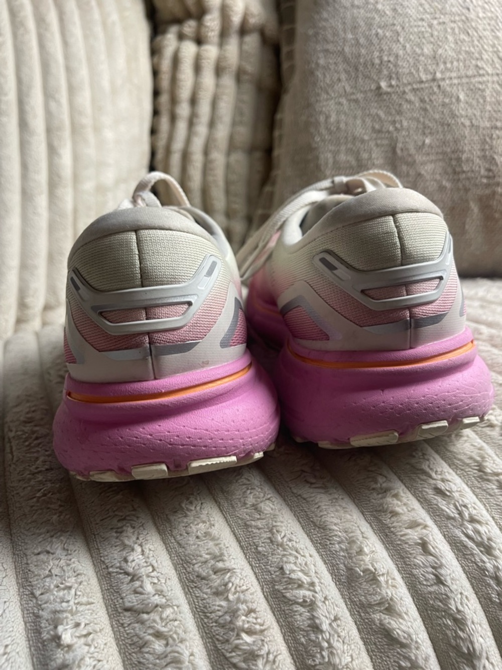 Brooks Ghost 15 Women's White Pink Athletic Sneakers size 10 - Picture 6 of 9